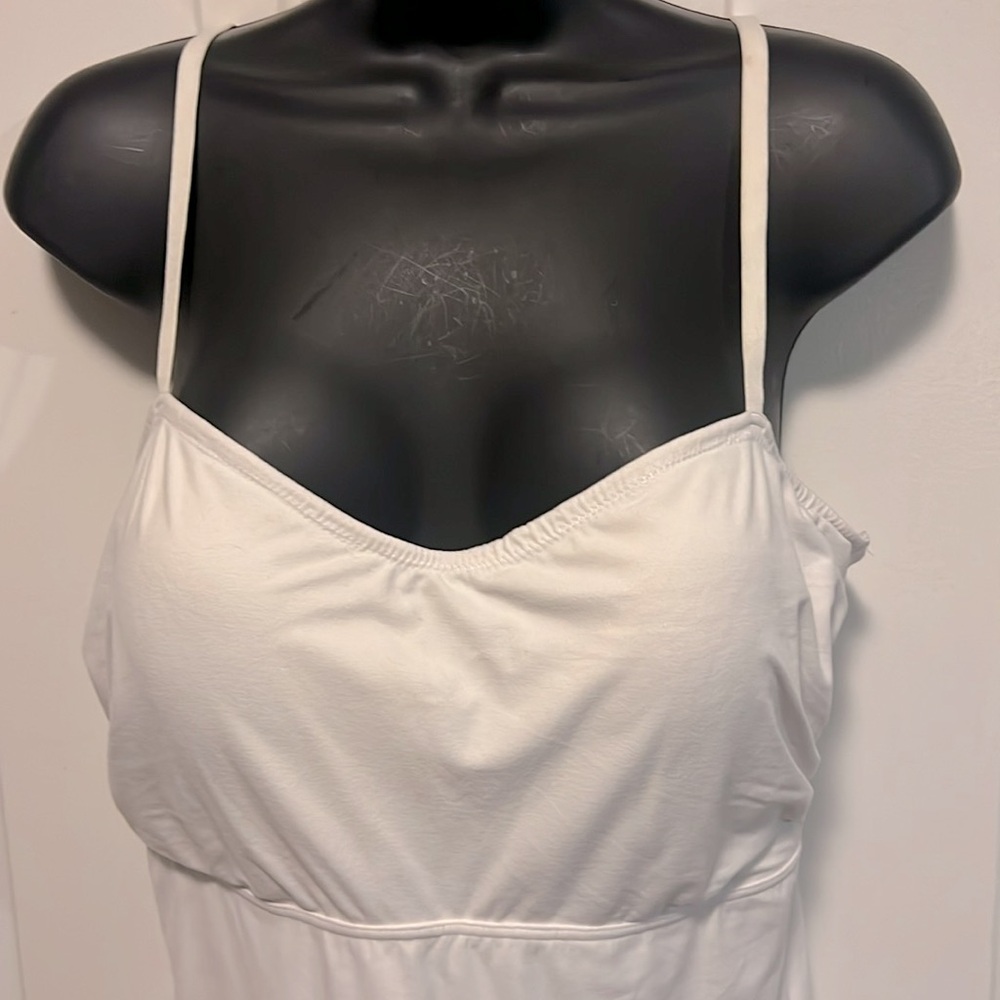 🔴 CLEARANCE🔖 RHONDA SHEAR WHITE MOLDED PAD WIRELESS BRA CAMI TANK TOP Women’s 1X - Picture 3 of 9
